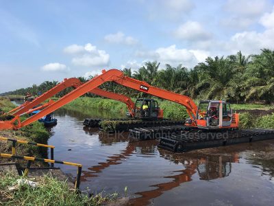 Amphibious Excavator – History and Past Development – EIK Engineering ...